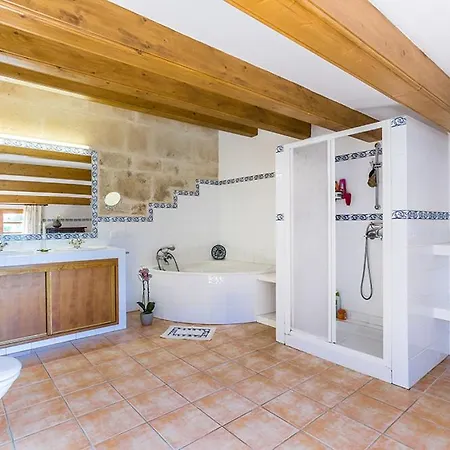 Sleeps 8 Pool Air Con Wifi